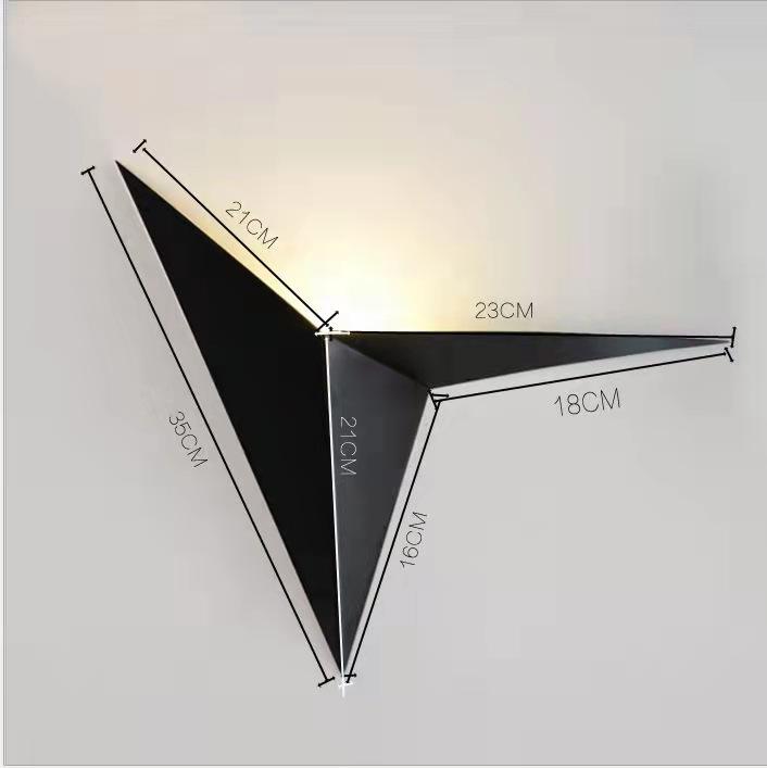 Lampada da parete triangolare a forma speciale in ferro battuto creativo Nordic minimalista camera da letto comodino studio camera d'albergo specchio faro