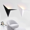 Lampada da parete triangolare a forma speciale in ferro battuto creativo Nordic minimalista camera da letto comodino studio camera d'albergo specchio faro