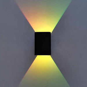 Lampada da parete a LED per interni da 5W Lampada da parete a 16 colori L'illuminazione per interni può essere controllata a distanza Illuminazione per interni con scocca in alluminio che cambia colore