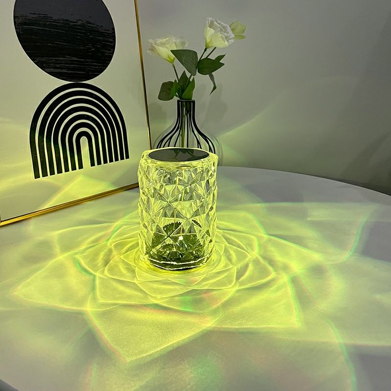 Lampada da tavolo in acrilico di vendita calda di Amazon Lampada da tavolo ricaricabile USB per regalo di festa Lampada da tavolo con telecomando a 16 colori che cambia