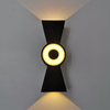 Lampade da parete per esterni con lampada solare originale di fabbrica con illuminazione della lampada da parete con decorazione su e giù per il prezzo economico