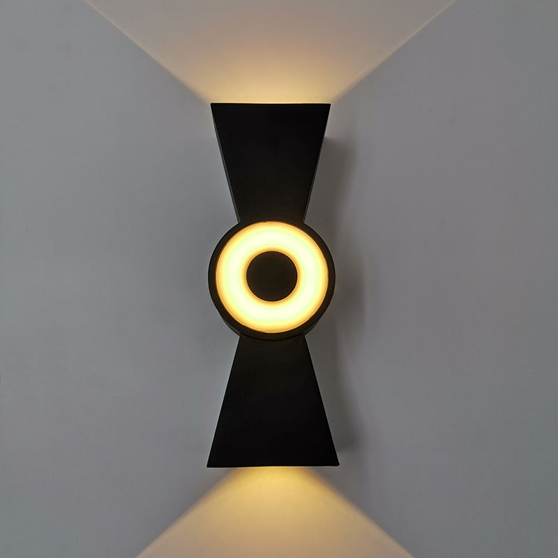 Lampade da parete per esterni con lampada solare originale di fabbrica con illuminazione della lampada da parete con decorazione su e giù per il prezzo economico