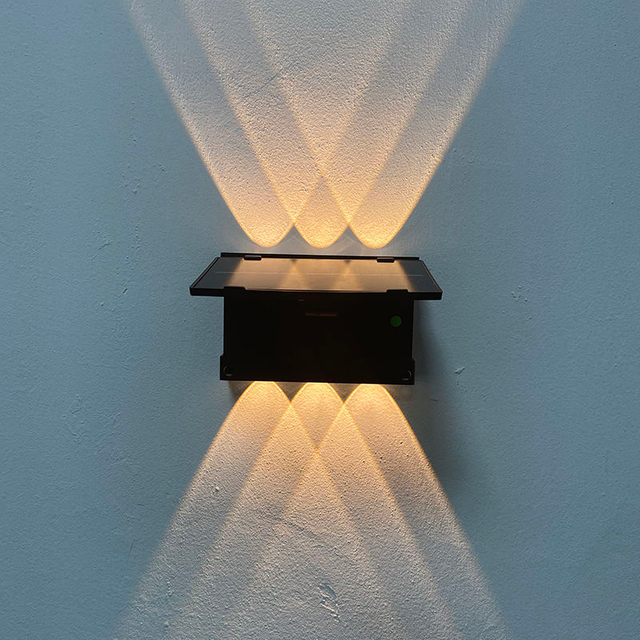 Lampada da parete impermeabile da giardino solare solare da esterno illumina su e giù lampada da parete decorativa per scale da giardino decorativa da parete lampada a energia solare
