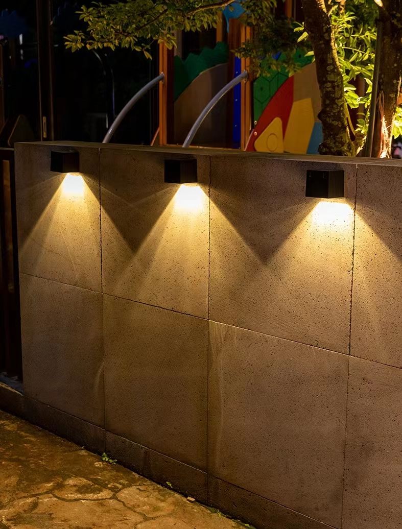 Lampada da parete per esterni stile moderno per la casa impermeabile IP65 Lampada a led su e giù Lampada da parete per esterni con portico da giardino