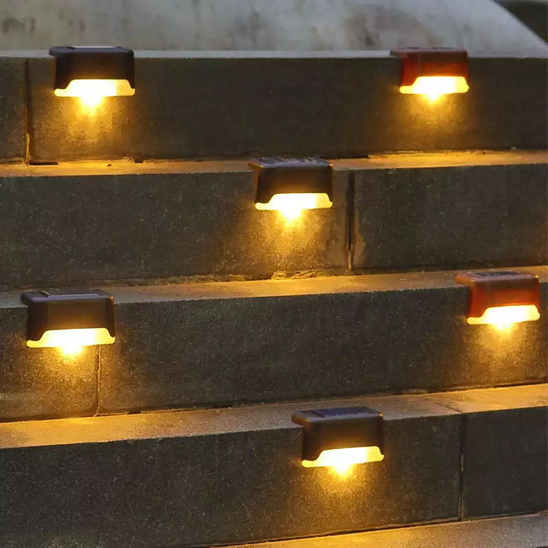 Lampada a gradino solare a led per esterni a luce solare Lampada da parete a led per piastrelle Moderna lampada da esterno impermeabile per esterni da incasso a LED per scale