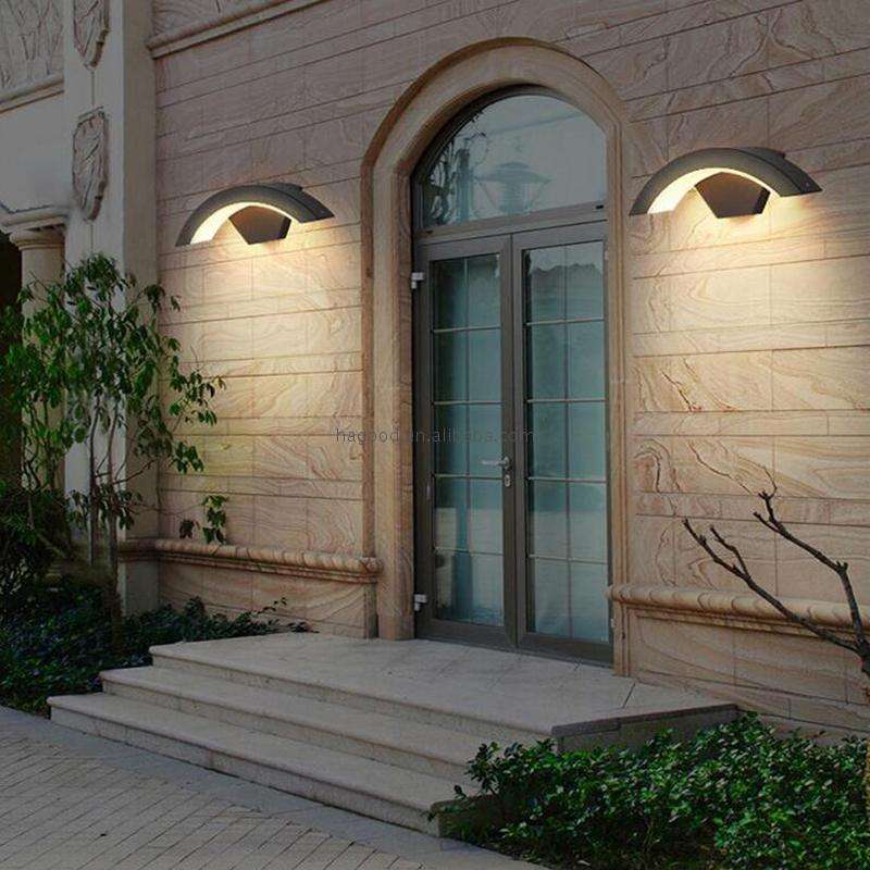 Lampada da giardino per esterni 18W Lampada da parete impermeabile per esterni IP65 Illuminazione a LED Lampada da parete in alluminio Luce di corridoio di vendita calda