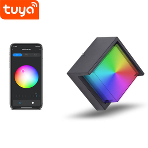 Lampada controllata da APP Tuya APP Applique da esterno di alta qualità Wifi Lampada da parete quadrata impermeabile che cambia colore grazie alla lampada app intelligente
