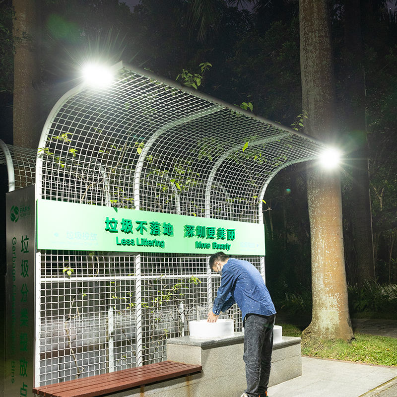 Lampada da parete a LED a doppia faccia impermeabile IP65 di alta qualità Lampada da parete solare moderna per esterni su e giù per la lampada solare da giardino