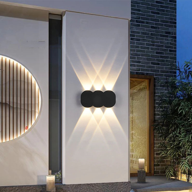 Lampada da parete moderna impermeabile esterna 4W LED IP65 alluminio su e giù applique da parete da giardino portico applique decorazione luce 110V 220V