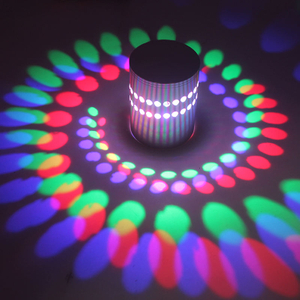 Lampada da parete con effetto luce da parete a LED con foro a spirale RGB con telecomando Lampada a bacchetta colorata per la decorazione della casa KTV della hall del bar per feste