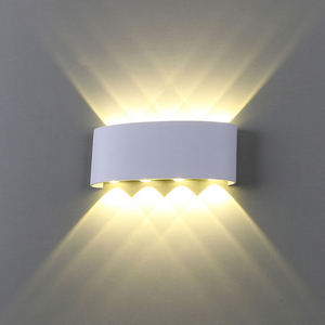 2023 Decorazione industriale 6W / 8W IP65 Lampada da parete a led per esterni impermeabile Wandlamp Lampada da parete su e giù Lampada da parete