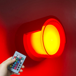 Nuova applique da parete Art Déco in acrilico impermeabile da 5W con illuminazione a led per esterni, applique da parete Rgb con telecomando