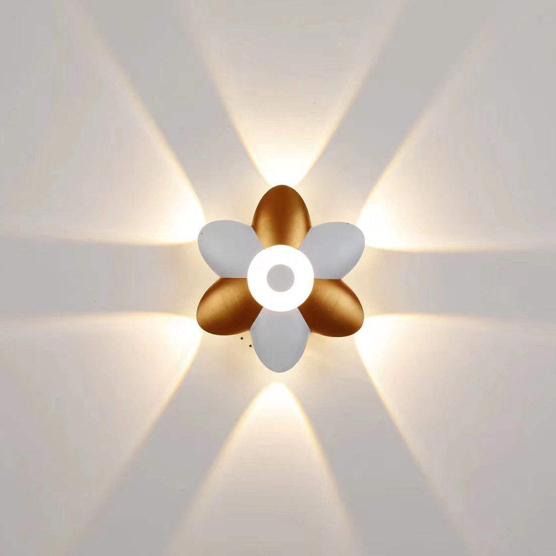 Lampada da parete a LED per montaggio a parete Camera da letto moderna Lampada da parete a LED per esterni vintage di lusso per esterni Lampada da giardino su e giù