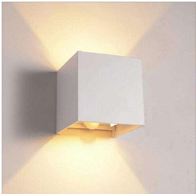 Motion Sensor Outdoor 12W Lampada da parete orientabile su e giù in alluminio Decorare applique da parete a LED