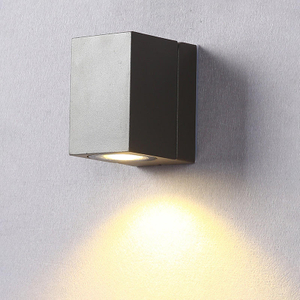 Lampada da parete per esterni stile moderno per la casa impermeabile IP65 Lampada a led su e giù Lampada da parete per esterni con portico da giardino
