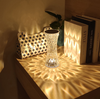 La lampada da tavolo in cristallo acrilico RGB offre un'atmosfera creativa, una piccola lampada da notte decorativa, una lampada da tavolo ricaricabile