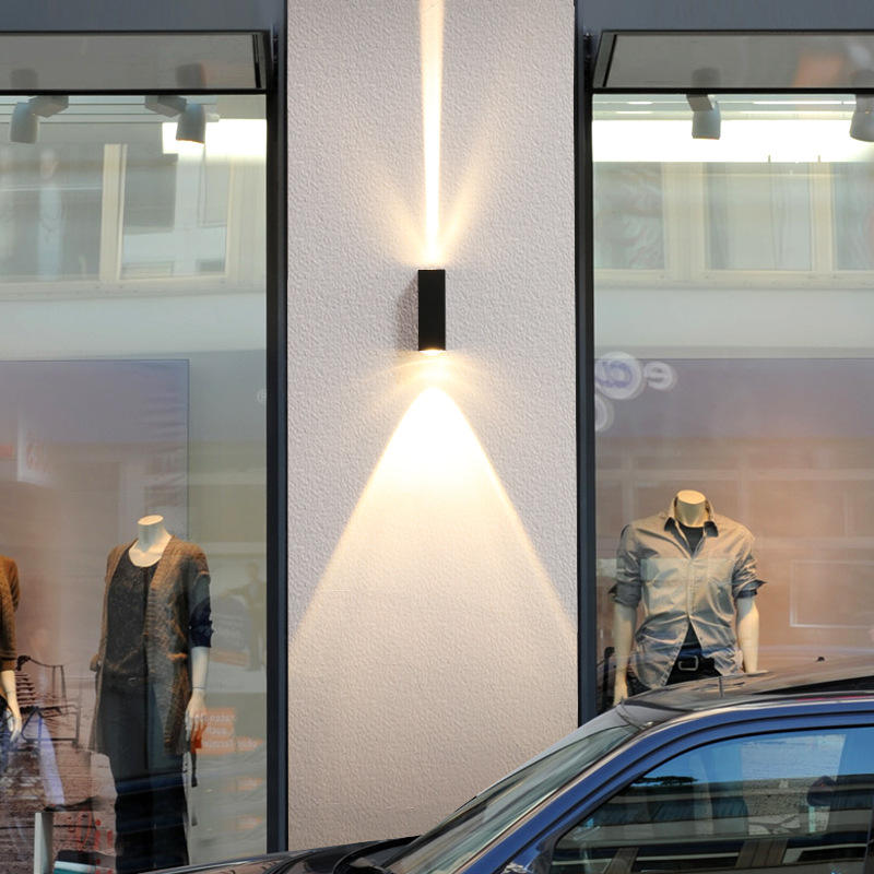 Lampada a led moderna da 6W Lampada da parete impermeabile a fascio di luce nera e applique da parete su e giù per la luce notturna per esterni per la casa