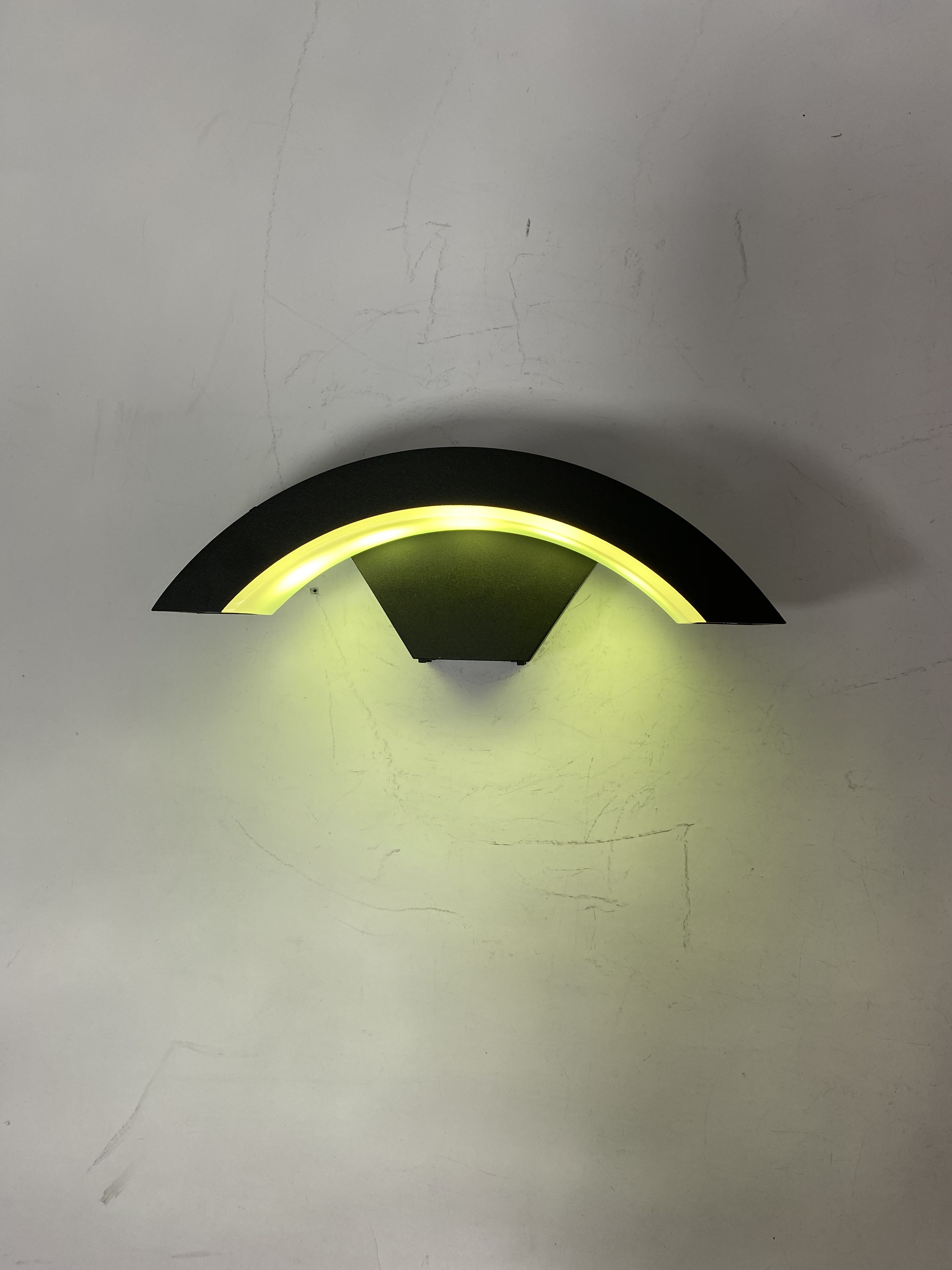 Lampada da parete intelligente Tuya Lampada da parete intelligente a LED Lampada da parete decorativa alla moda colorata impermeabile IP65