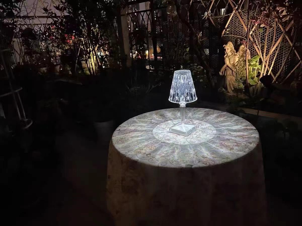 Lampada da tavolo Modern Crystal LED Rose Lights Illuminazione interna per comodino LED Touch Control Night Light Lampada da scrivania a LED