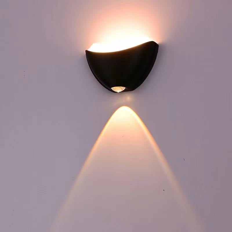 Lampada da parete di personalità nordica di nuovo stile semplice soggiorno a led sfondo lampada da parete rotonda illuminazione del corridoio della hall dell'hotel minimalista