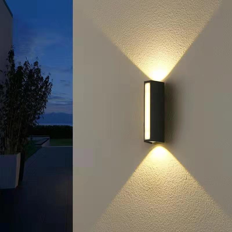 Moden Lampada da parete per esterni impermeabile PIR Sensore di movimento Applique da parete Portico da giardino Porta frontale in alluminio nero Striscia lunga