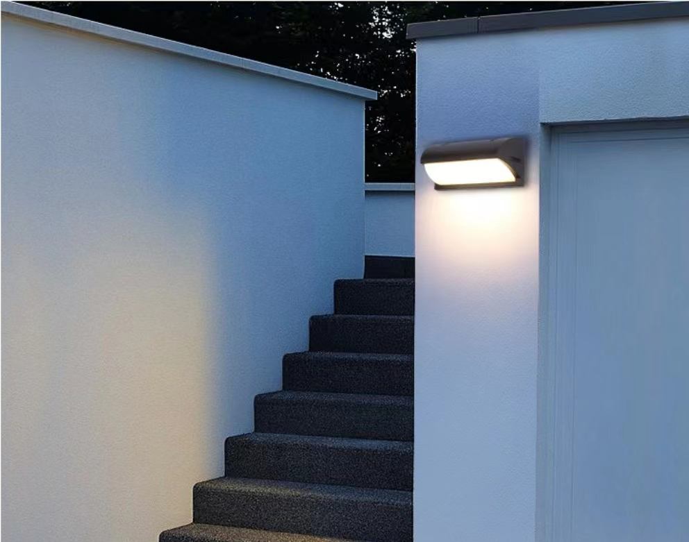 Lampada da parete per esterni a LED da 12 W. Applique da parete a led impermeabile, semplice corridoio, scale, luce da cortile, applique da parete per balcone, super luminosa