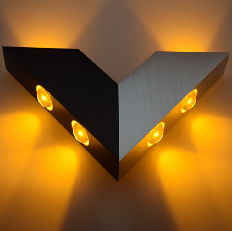 Lampada da parete per la casa moderna a triangolo da 6W Semplice in alluminio a forma di V per la decorazione dell'illuminazione domestica
