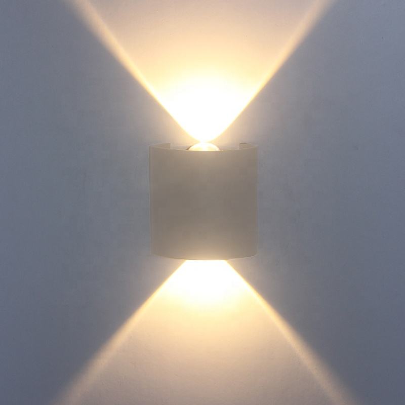 Lampade da parete a LED a pannocchia impermeabile da giardino con cilindro a cubo da esterno regolabile su e giù per l'esterno 220V Illuminazione su e giù