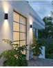 Nuova lampada da parete solare trapezoidale applique da parete su e giù per esterni IP65 lampada impermeabile per giardino interno