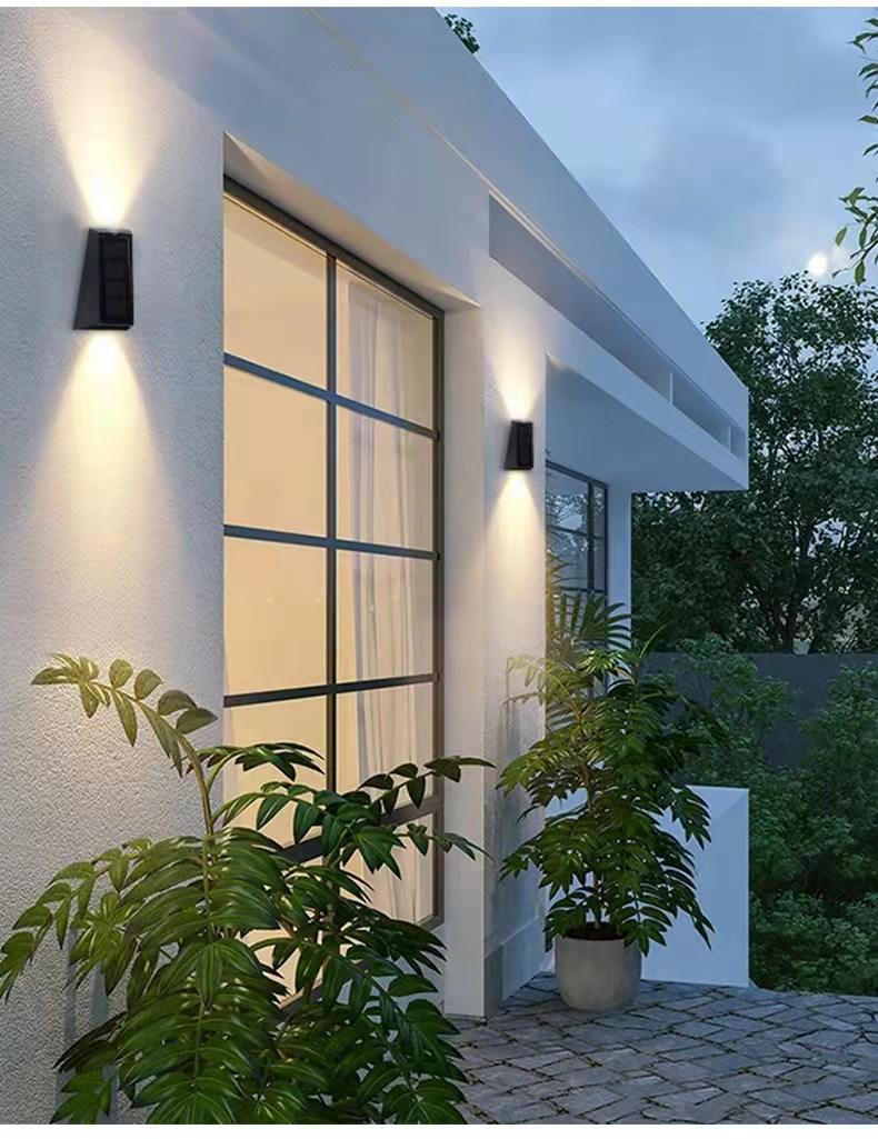 Nuova lampada da parete solare trapezoidale applique da parete su e giù per esterni IP65 lampada impermeabile per giardino interno