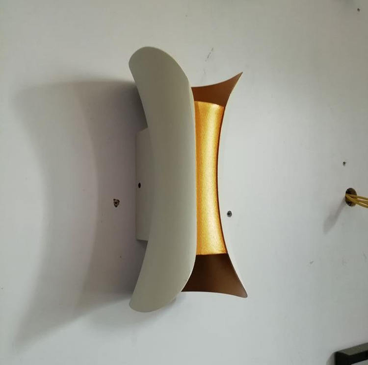 Applique da esterno impermeabile IP65 a LED a striscia lunga Lampada da parete moderna a parete adatta per soggiorno Cortile Portico Patio