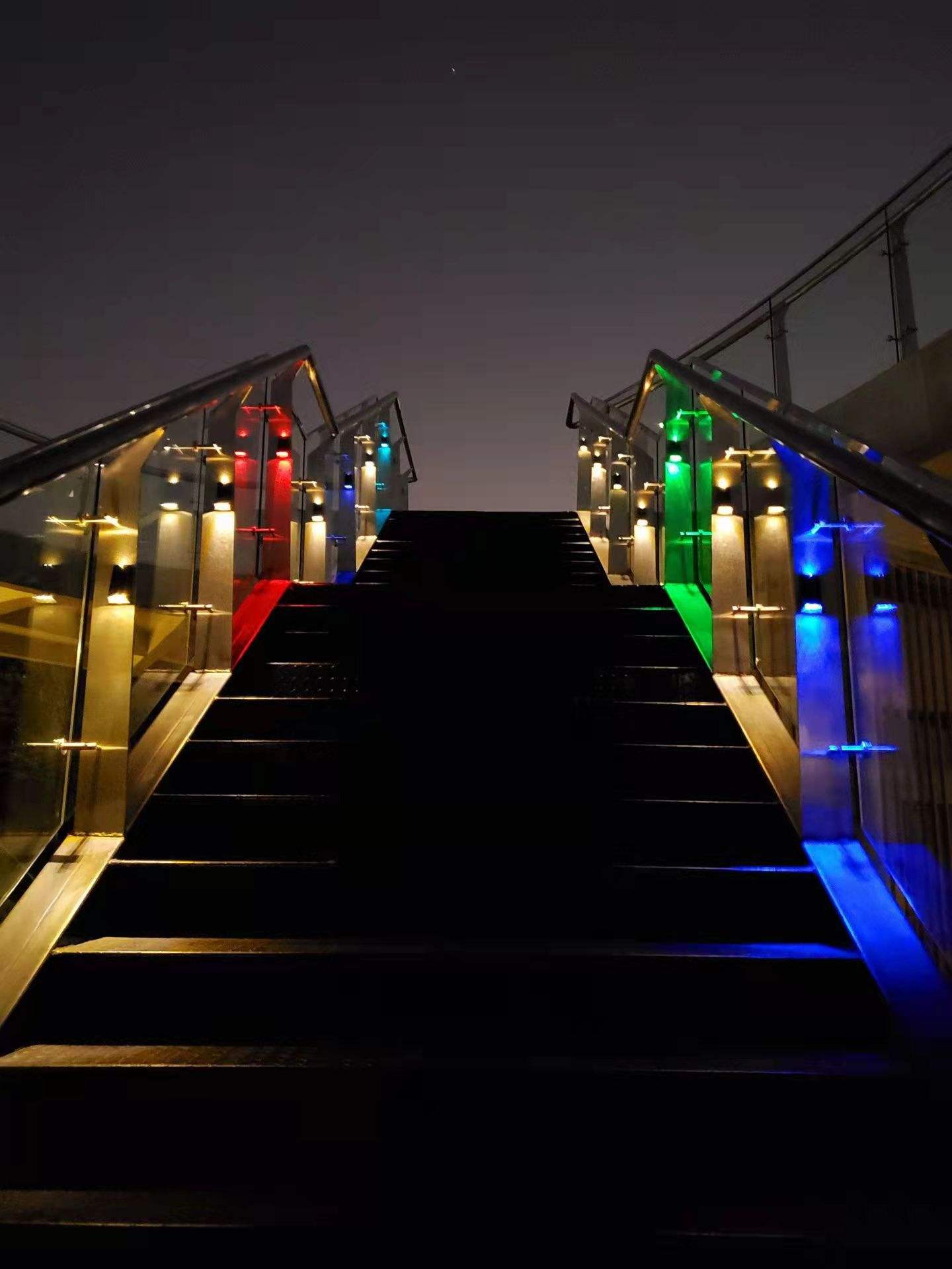 Migliore vendita Cina Fornitore Lampada da parete a infrarossi con sensore di movimento per esterni impermeabile, sensore da giardino Solar Light Road Decorare