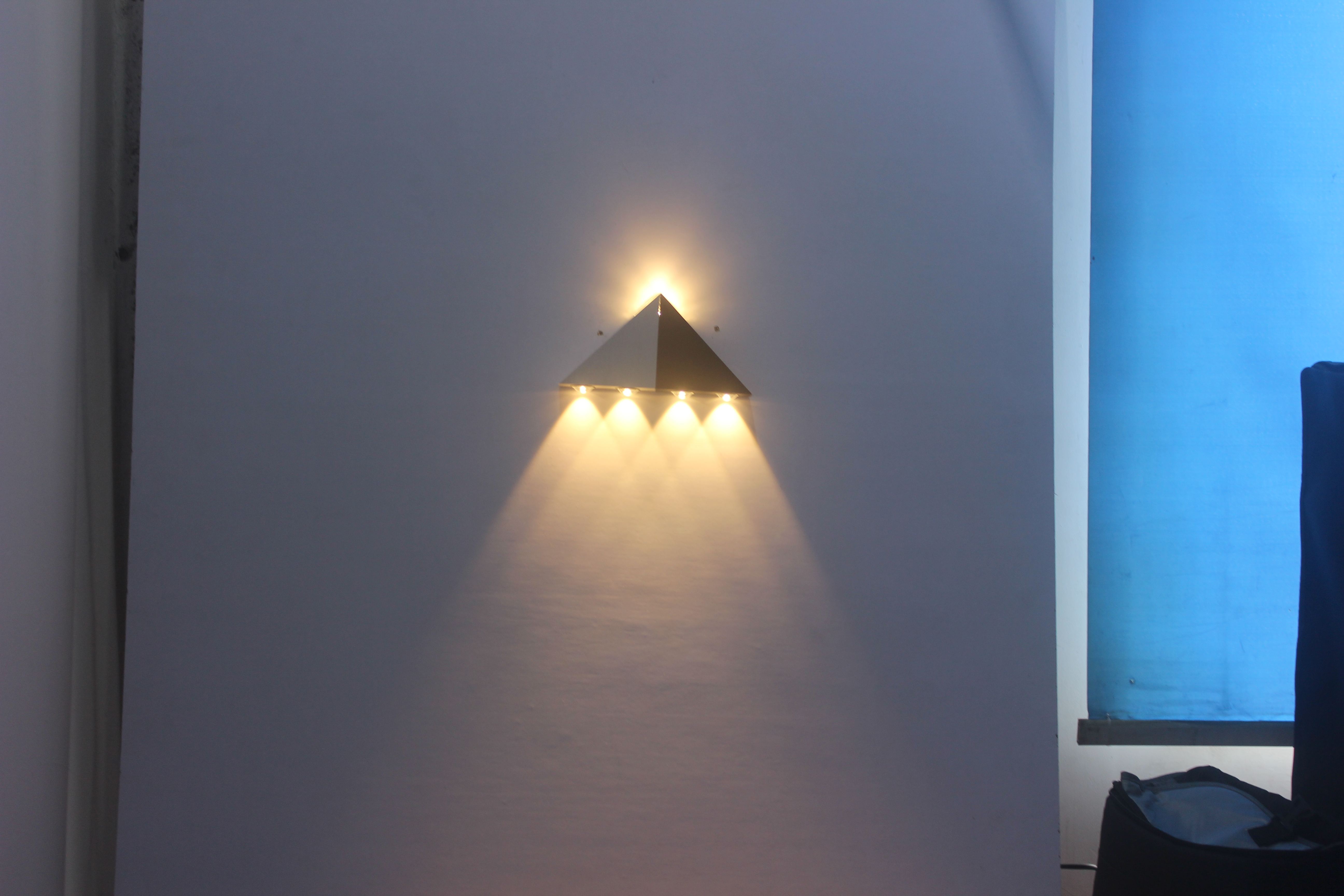 Luce decorativa a led Lampada da parete triangolare e luce notturna per interni con prezzo di fabbrica