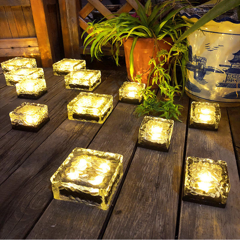 Luci solari colorate luce a forma di ghiaccio luce a led per esterni parete luminosa lampada per piastrelle solari lampada quadrata lampada decorativa a forma di ghiaccio lampada sepolta solare IP65 decorazione per esterni passo impermeabile