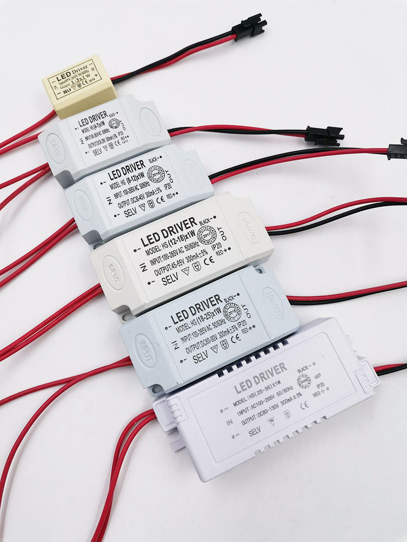 Alimentazione 12V 10W 20W 25W 30W 36W 50W 60W 80W 100W 120W 150W 250W Trasformatore Resistente all'acqua Driver LED OEM IP67 Impermeabile
