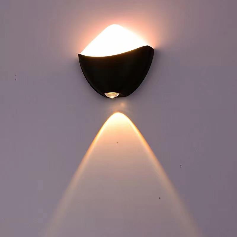 Lampada da parete di personalità nordica di nuovo stile semplice soggiorno a led sfondo lampada da parete rotonda illuminazione del corridoio della hall dell'hotel minimalista