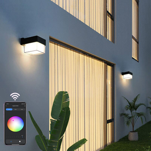 2023 Tuya APP Controle Lampada da parete intelligente a LED IP65 Lampada da parete decorativa alla moda colorata impermeabile