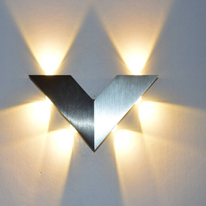La nuovissima applique da parete a forma di V moderna e decorativa per la migliore lampada di sicurezza al 100% per l'home office