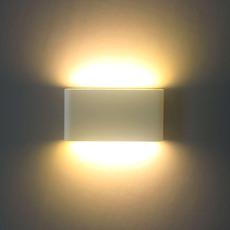 Lampada da parete su e giù 6W Illuminazione esterna impermeabile per portico da giardino Illuminazione molto richiesta Vendita calda Nessuna batteria montata a parete