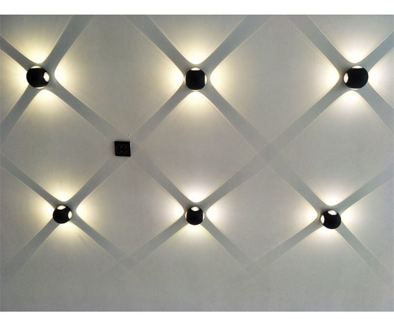 Lampada da parete a LED Lampada da parete impermeabile rotonda a quattro lati nera di alta qualità da 12 W per esterni per giardino decorativo colorato su e giù