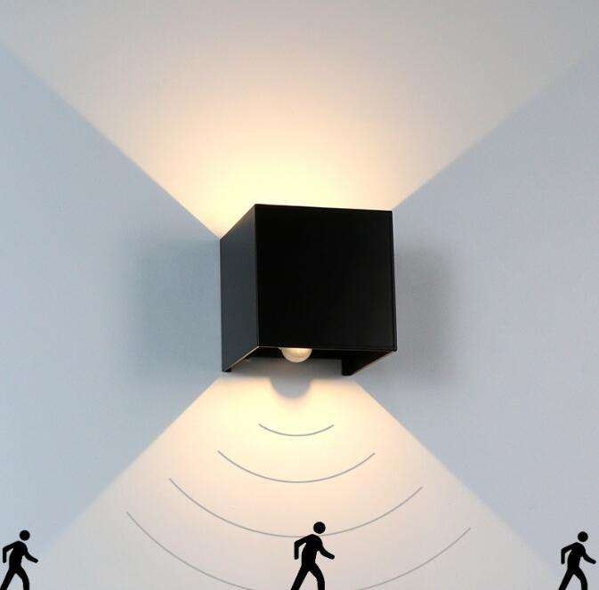 Motion Sensor Outdoor 12W Lampada da parete orientabile su e giù in alluminio Decorare applique da parete a LED