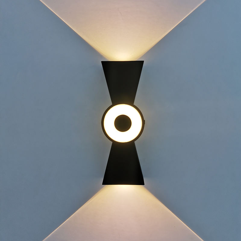 Luce a led di vendita calda Lampada da parete impermeabile Horn e moderna luce notturna per esterni in lampada da parete su e giù di alta qualità
