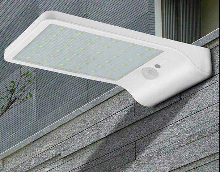 2023 Lampada solare a pannocchia a LED IP65 Lampada da parete con sensore per sport all'aria aperta Faretto da giardino impermeabile di alta qualità ed economico