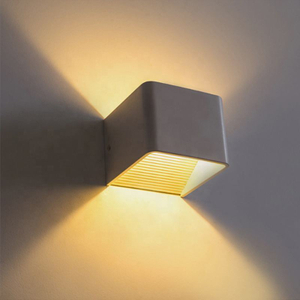 Stile industriale 12W AC85-265V Impermeabile IP65 Fascio regolabile Alluminio Outdoor LED Cubo Impermeabile Applique da parete Applique
