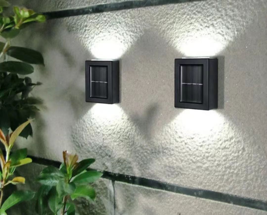 Lampada da parete per esterni da giardino a parete solare Lampada da parete impermeabile su e giù per illuminazione Villa Lampada da parete decorativa da giardino