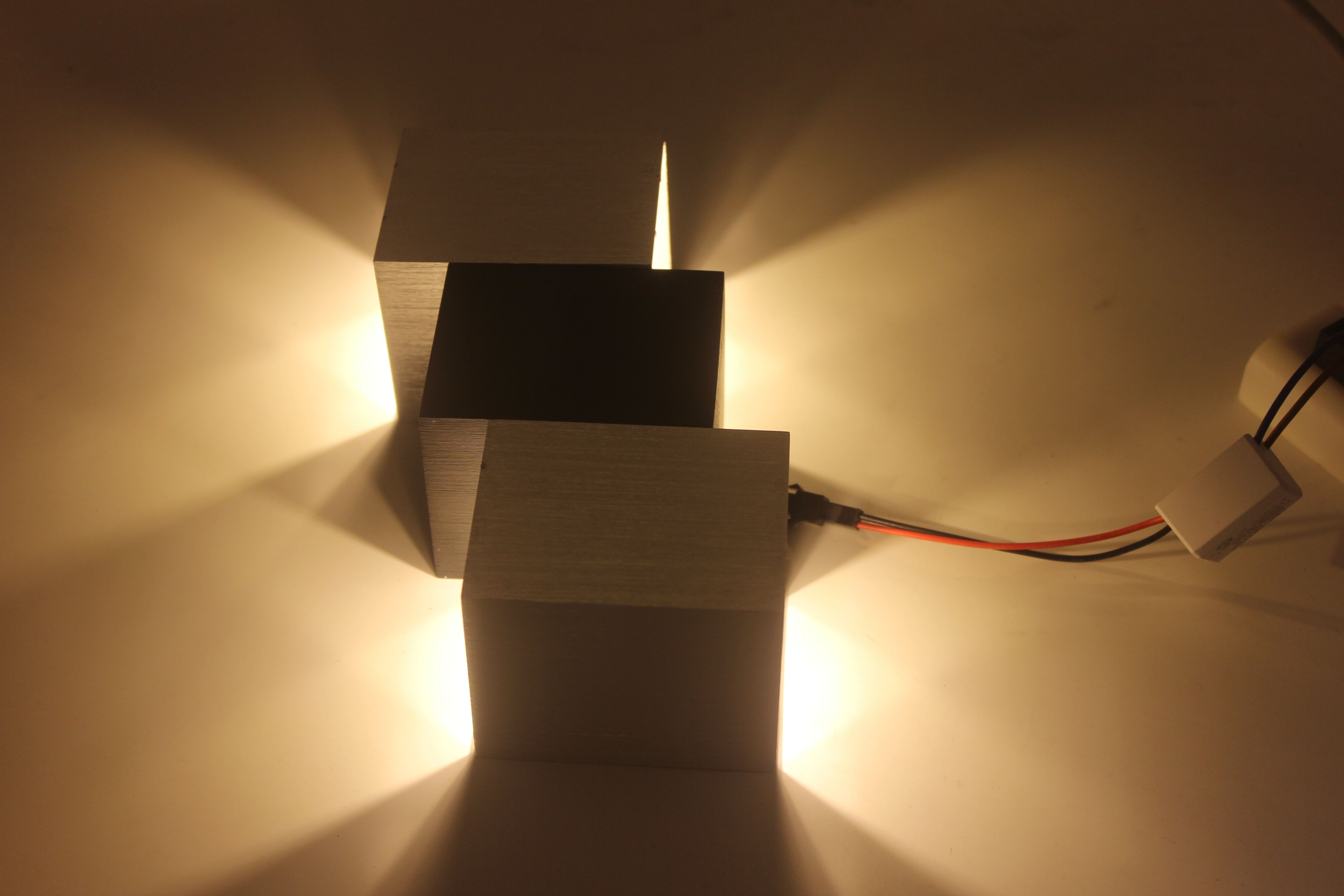 Moderna lampada da parete a LED a gradini e luce decorativa per interni