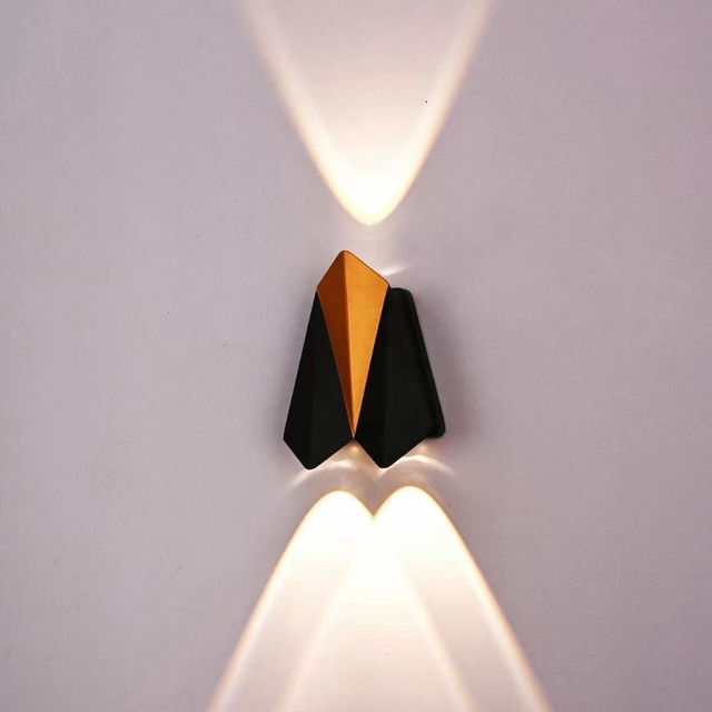 Lampada da parete a led impermeabile IP65 da esterno nera Lampada da parete da giardino moderna economica in alluminio ad alto lume Vendita calda Nessuna batteria montata a parete