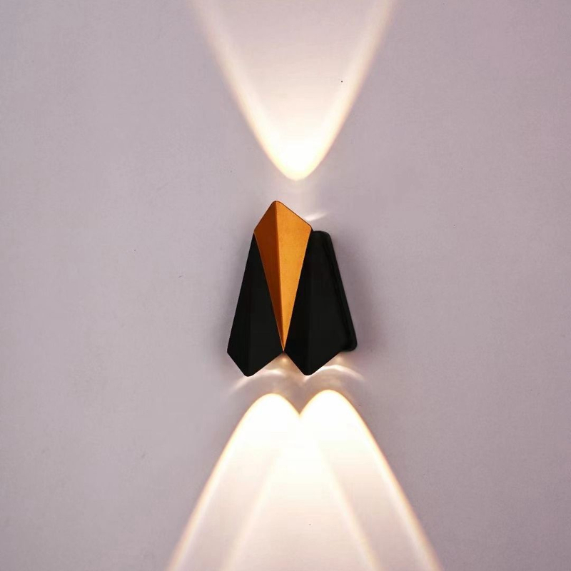 Lampada da parete a led impermeabile IP65 da esterno nera Lampada da parete da giardino moderna economica in alluminio ad alto lume Vendita calda Nessuna batteria montata a parete