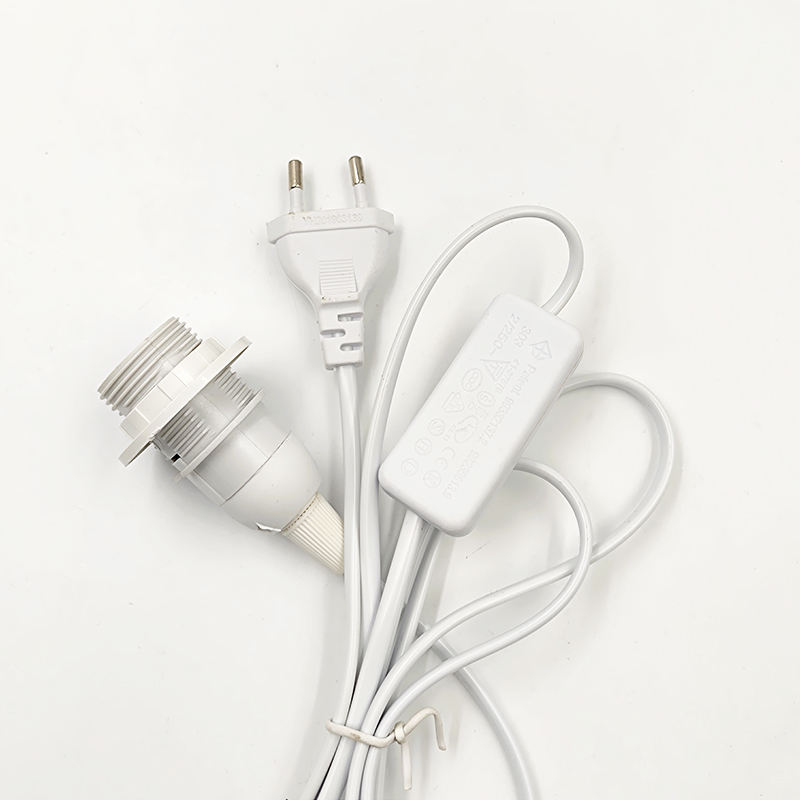 Portalampada in plastica di alta qualità E27 E14 in ottone porcellanato Base portalampada LED terminale Portalampada a soffitto