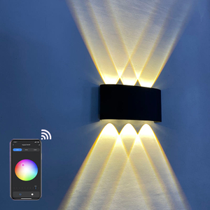 RGBW APP Control Smart Light Lampada da parete intelligente a LED su e giù per esterni impermeabile a forma di arco Lampada da parete moderna in alluminio con applique da parete